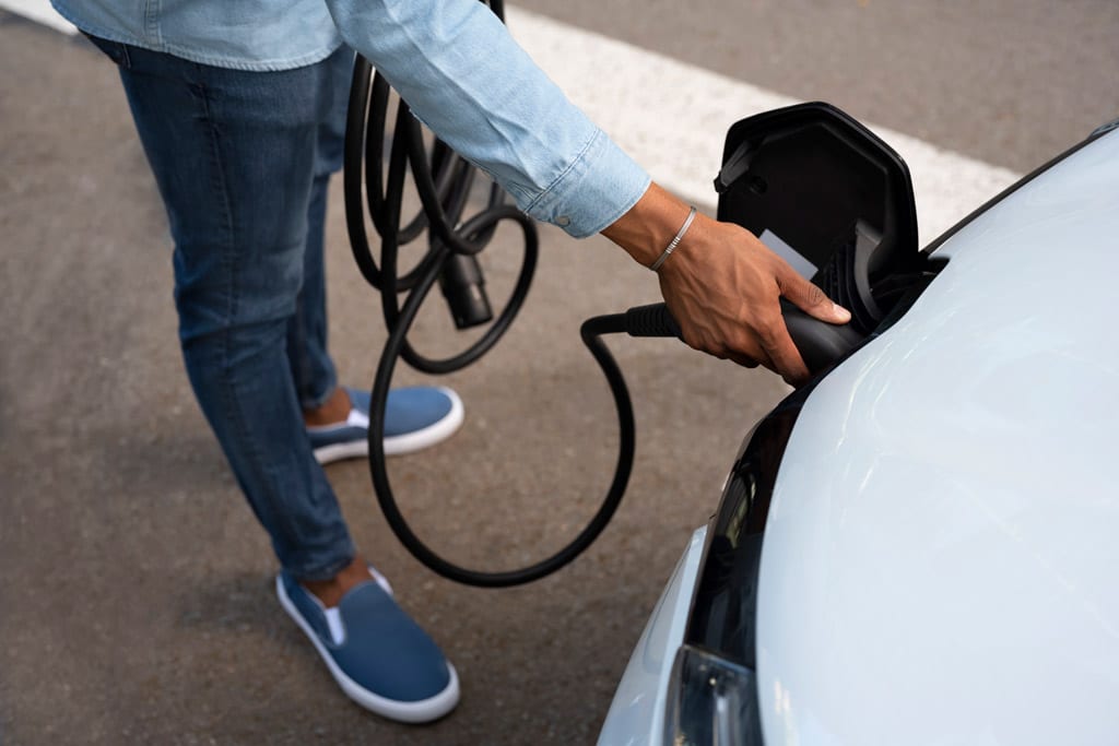 En este momento estás viendo El «Range Anxiety» en coches eléctricos: ¿Qué hacer si te quedas sin batería en la carretera?