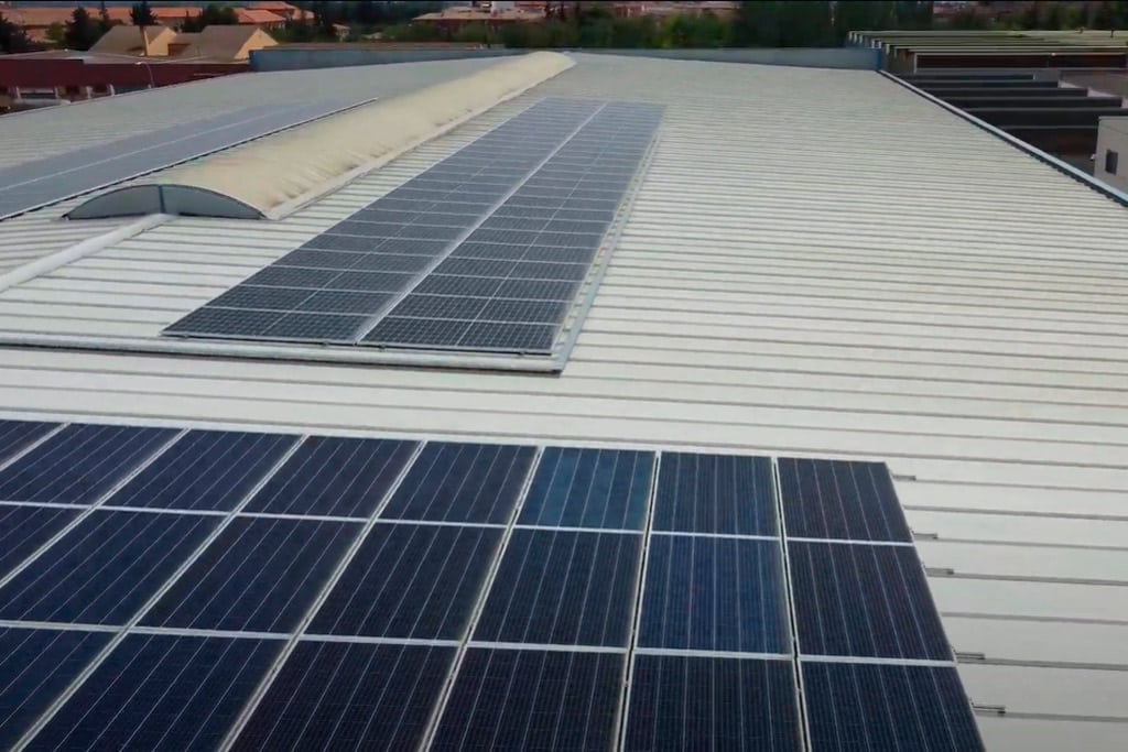 En este momento estás viendo Navasola Huesca se posiciona como referente en 2024 en fotovoltaica y vehículo eléctrico